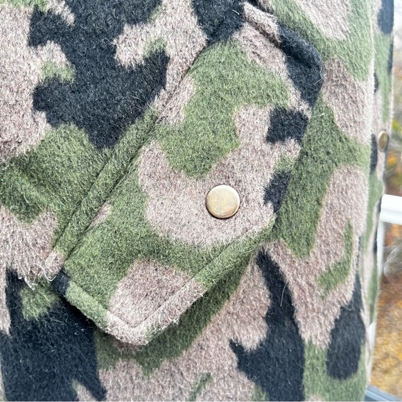 F21 LA | Camo Winter Utility Coat |  Sherpa Lined Faux Fur Hood | Size Medium - Picture 5 of 14